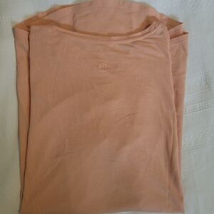 Lululemon T-Shirt Size 6